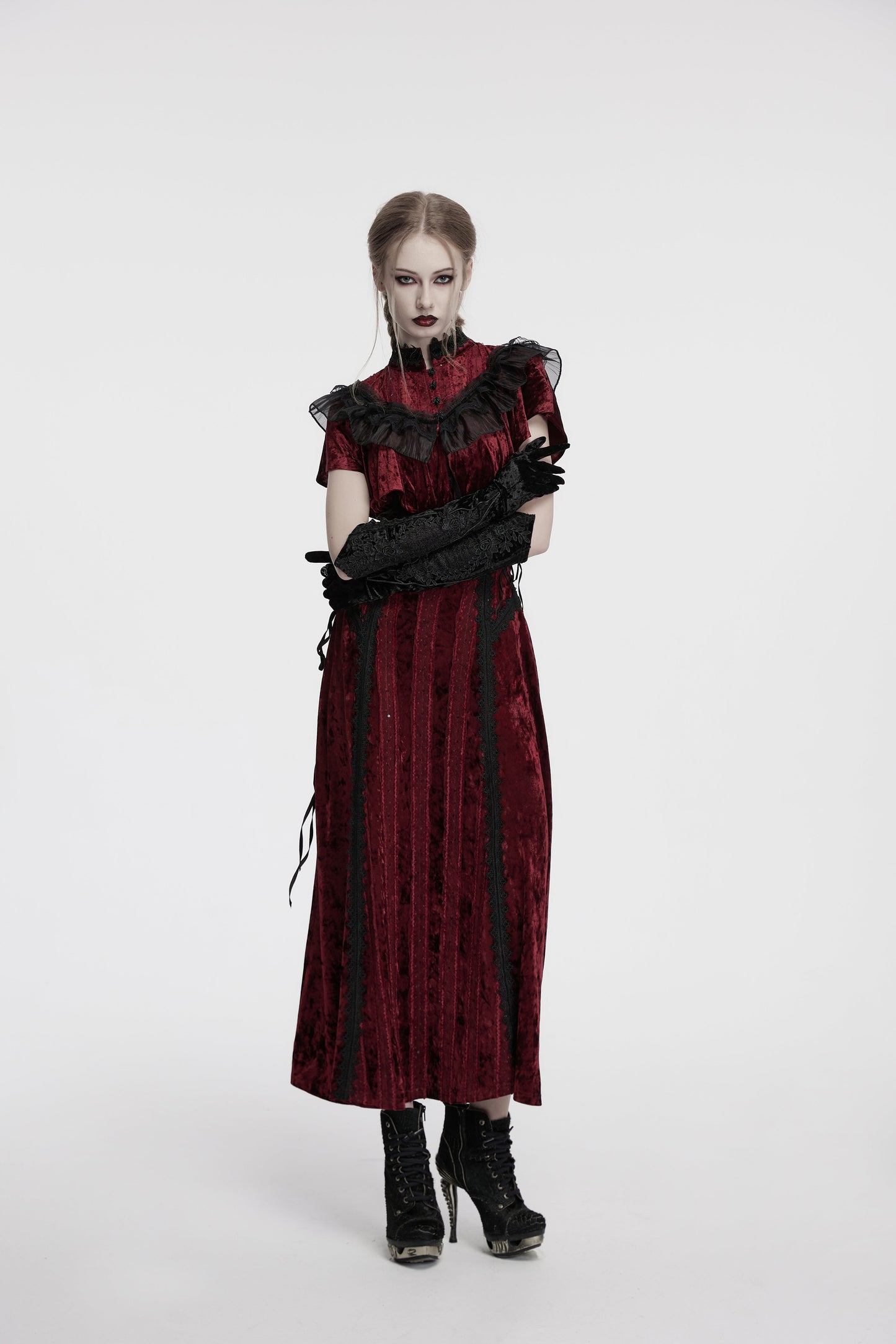 Punk Rave Selene Embroidered Velvet Gloves in Black