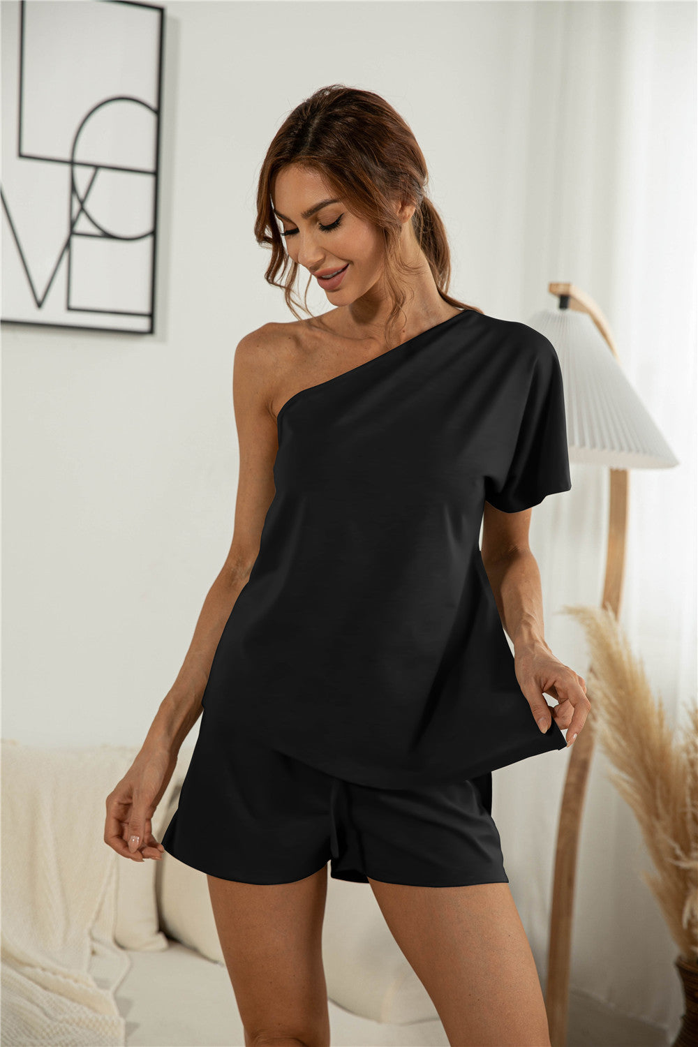 Vireous Off-the-Shoulder Short Sleeve Women's Two-Piece Set with Shorts