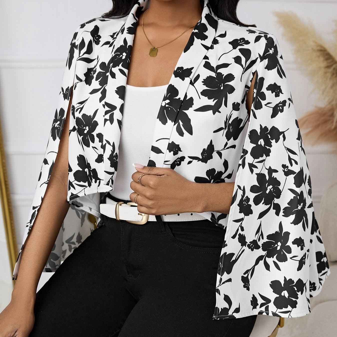 Women's Elegant Cropped Party Jacket with Slit Sleeves