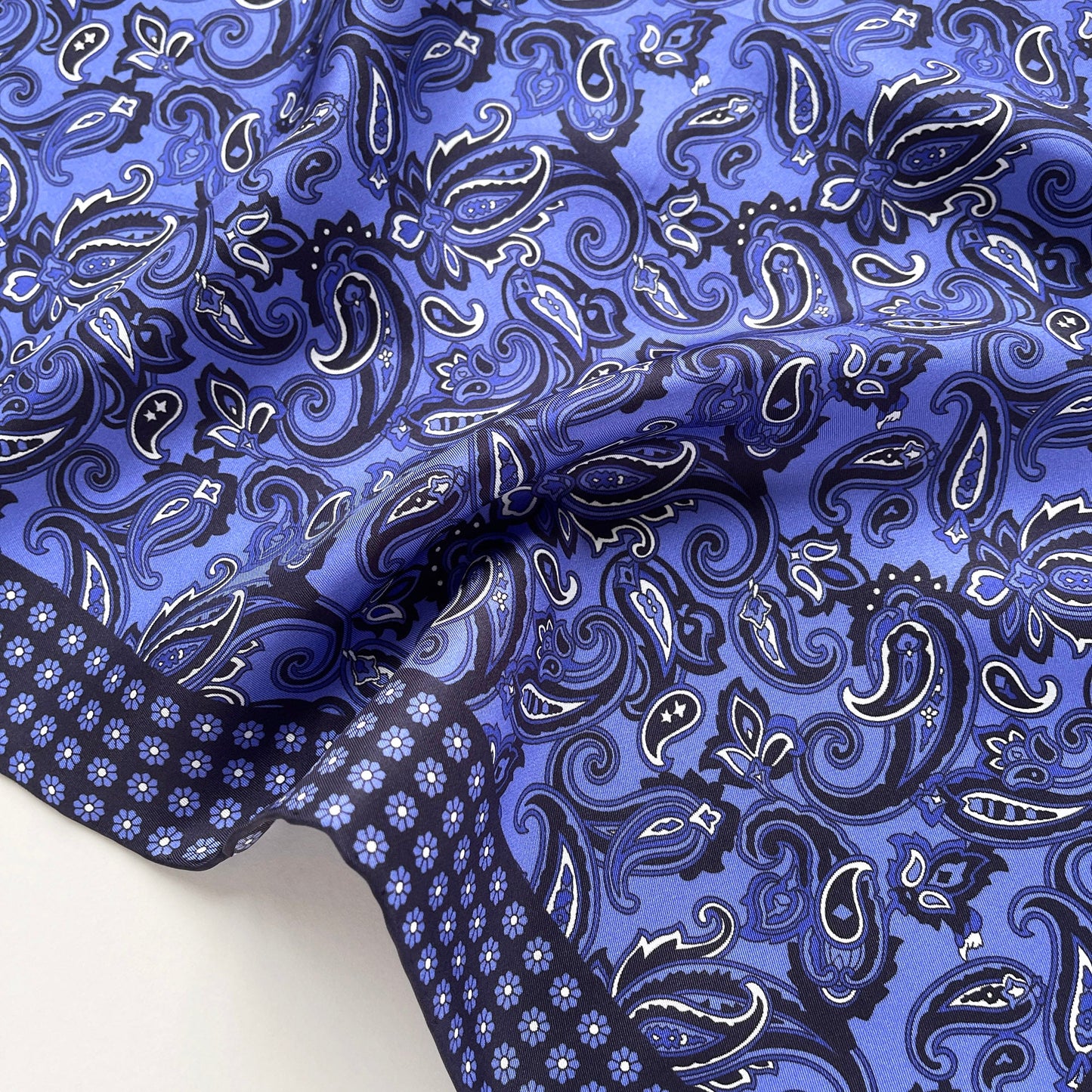 Classic Paisley Silk Scarf, 53cm Hand-Rolled Men's Neckerchief