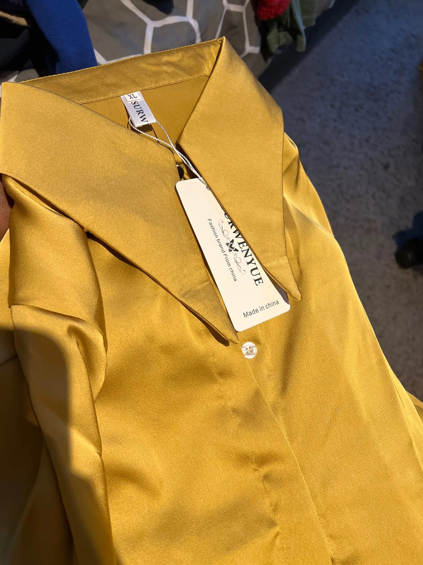 Vireous Elegant Exaggerated Sharp-Collar Avant Garde Blouse, Businesswear