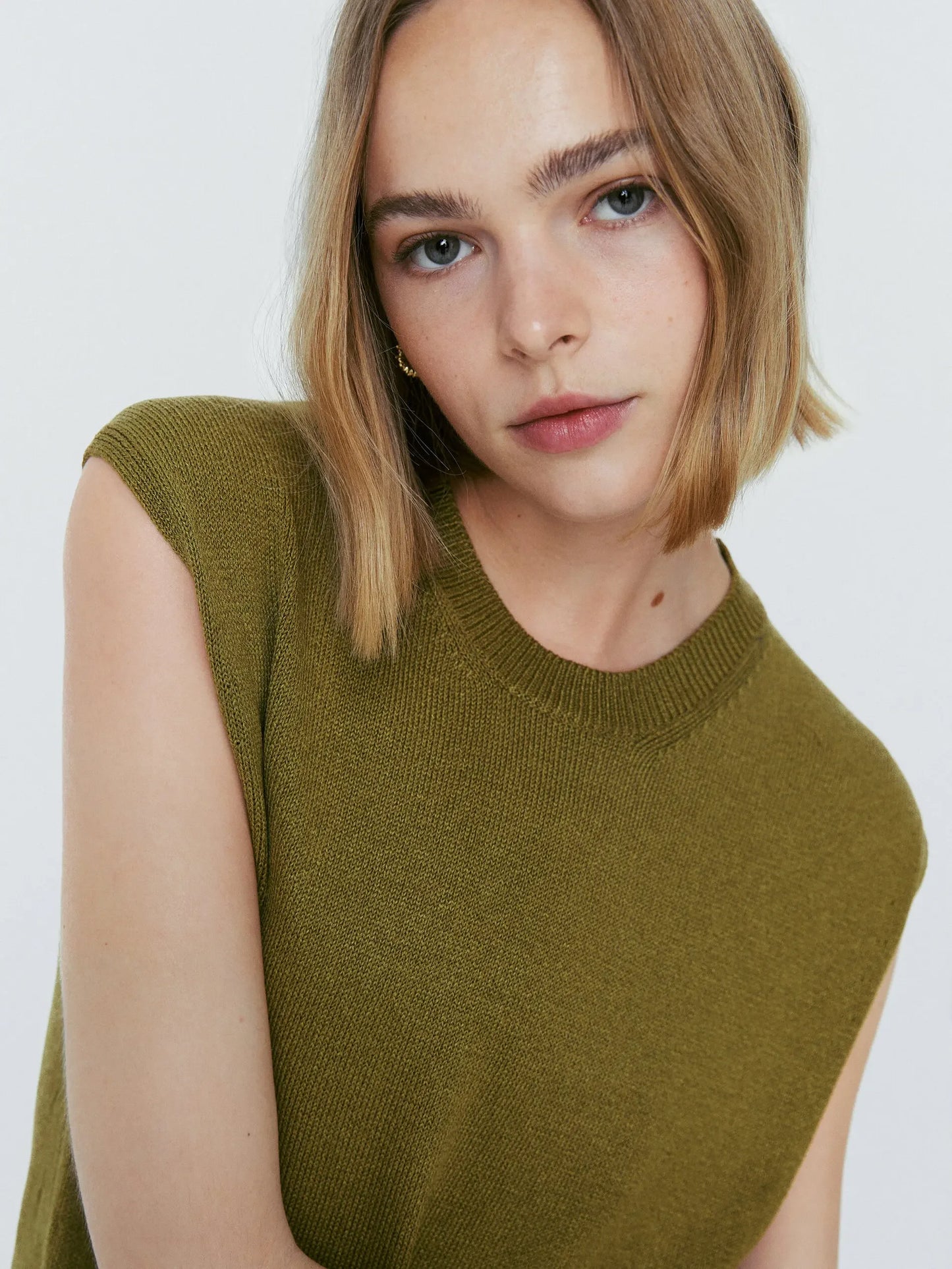 Vireous Women's Fashion Knitted Side-Knot Sleeveless Army Green Sweater