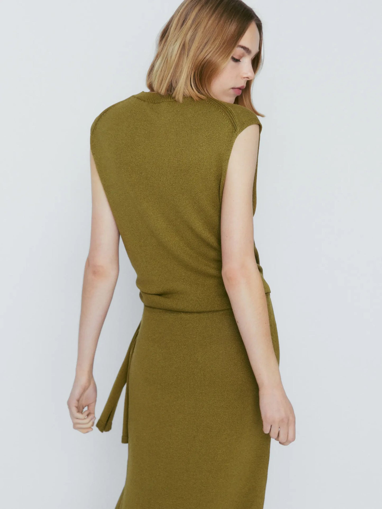 Vireous Women's Fashion Knitted Side-Knot Sleeveless Army Green Sweater