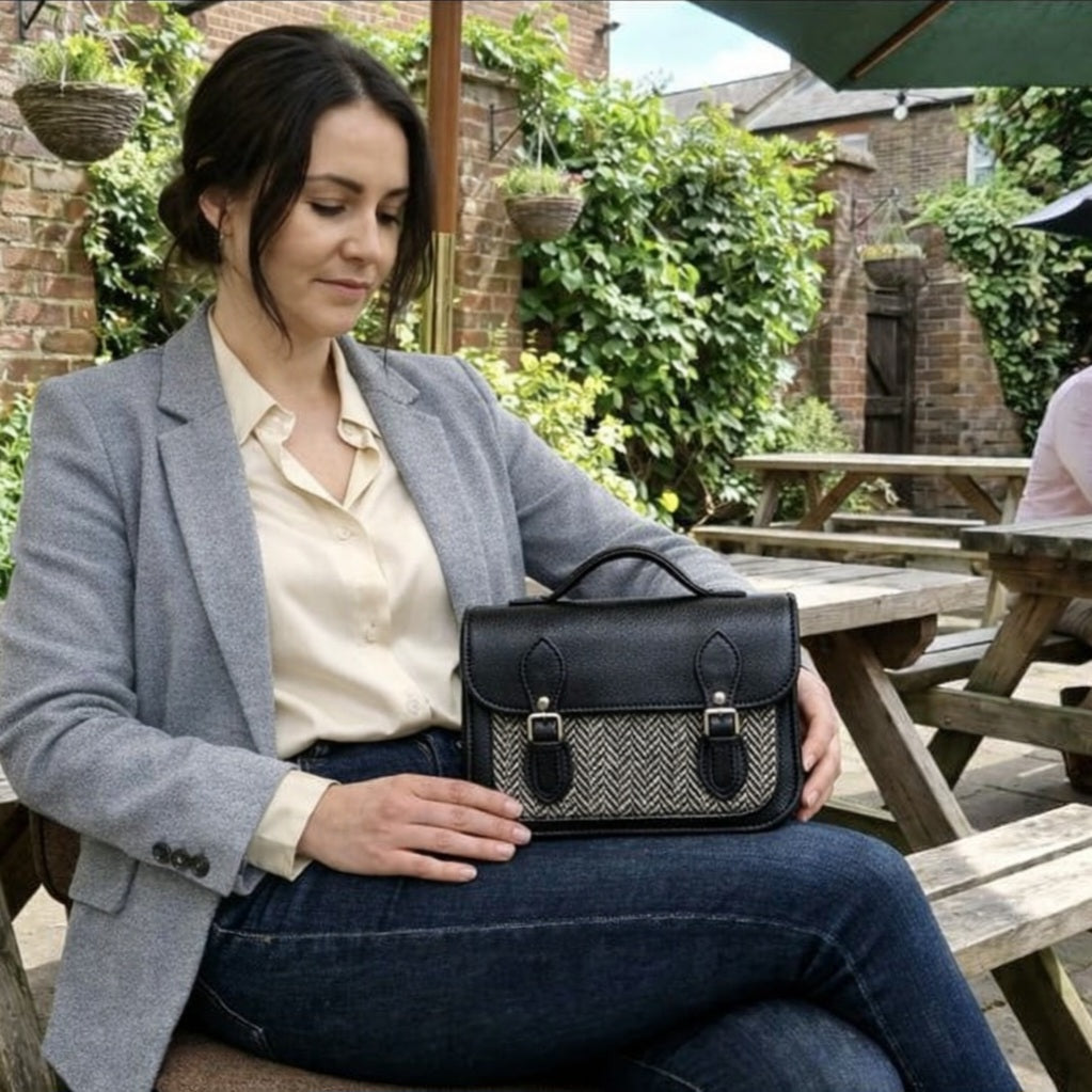 Midi Tannery & Tweed Satchel in Black