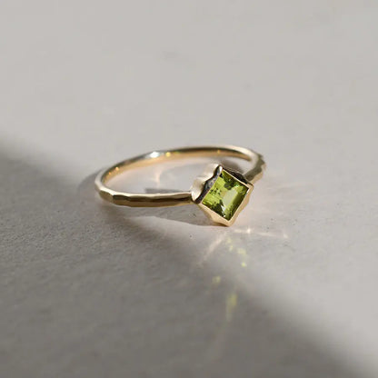 925 Sterling Silver Women's Fashion Ring with Green Peridot Solitaire
