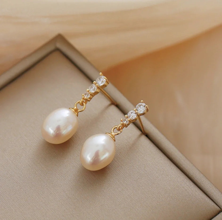 French-Style Pearl Droplet Fashion Earrings
