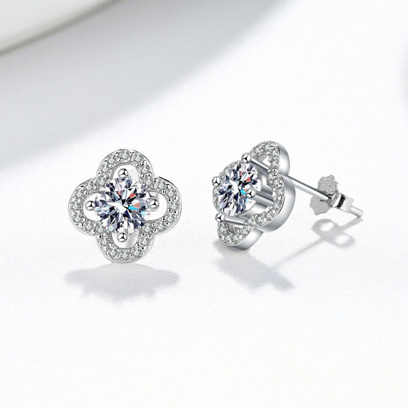 Boucles d'Oreilles Tige Moissanite Trèfle à Quatre Feuilles