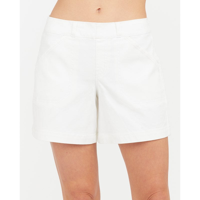 Short classique en sergé élastique pour femme