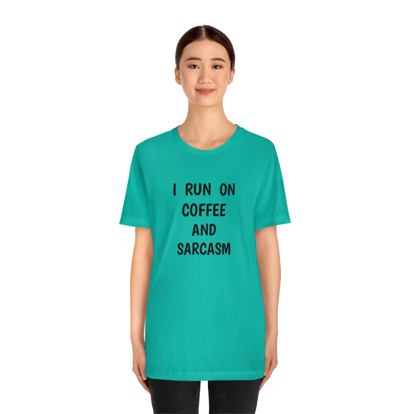 I Run On Coffee and Sarcasm ジャージー 半袖 T シャツ 面白い