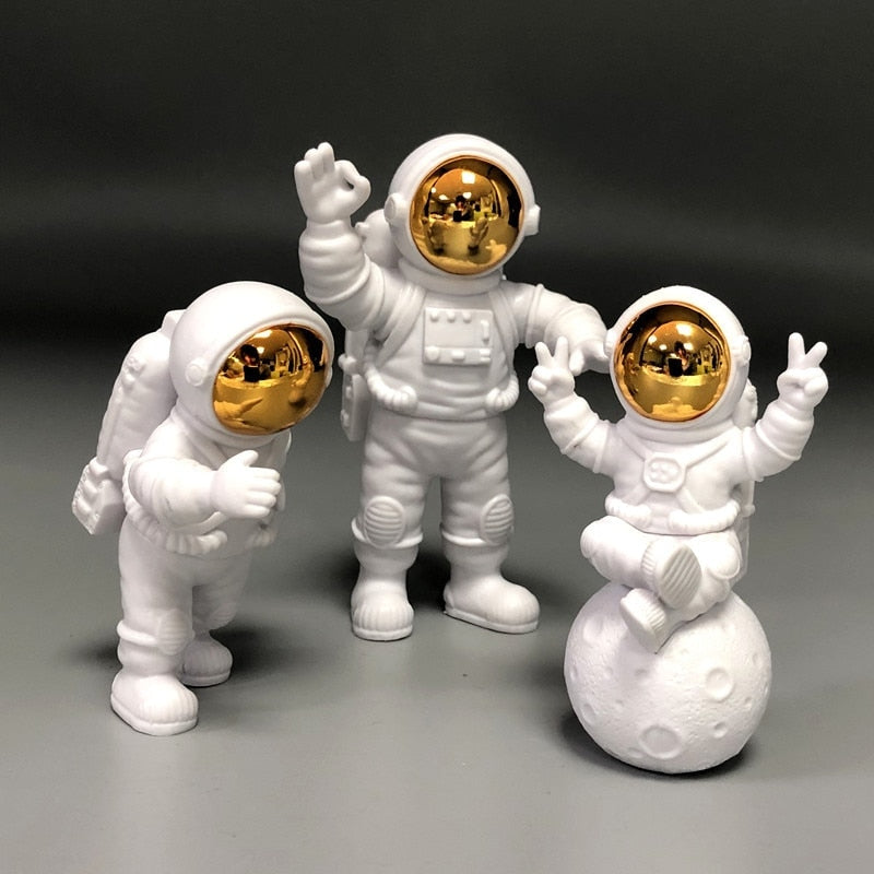 Astronaut Ornament Yellow Moon Ambient Light Creative Office Decorations Modern Astronaut Desktop Ornaments Modelling