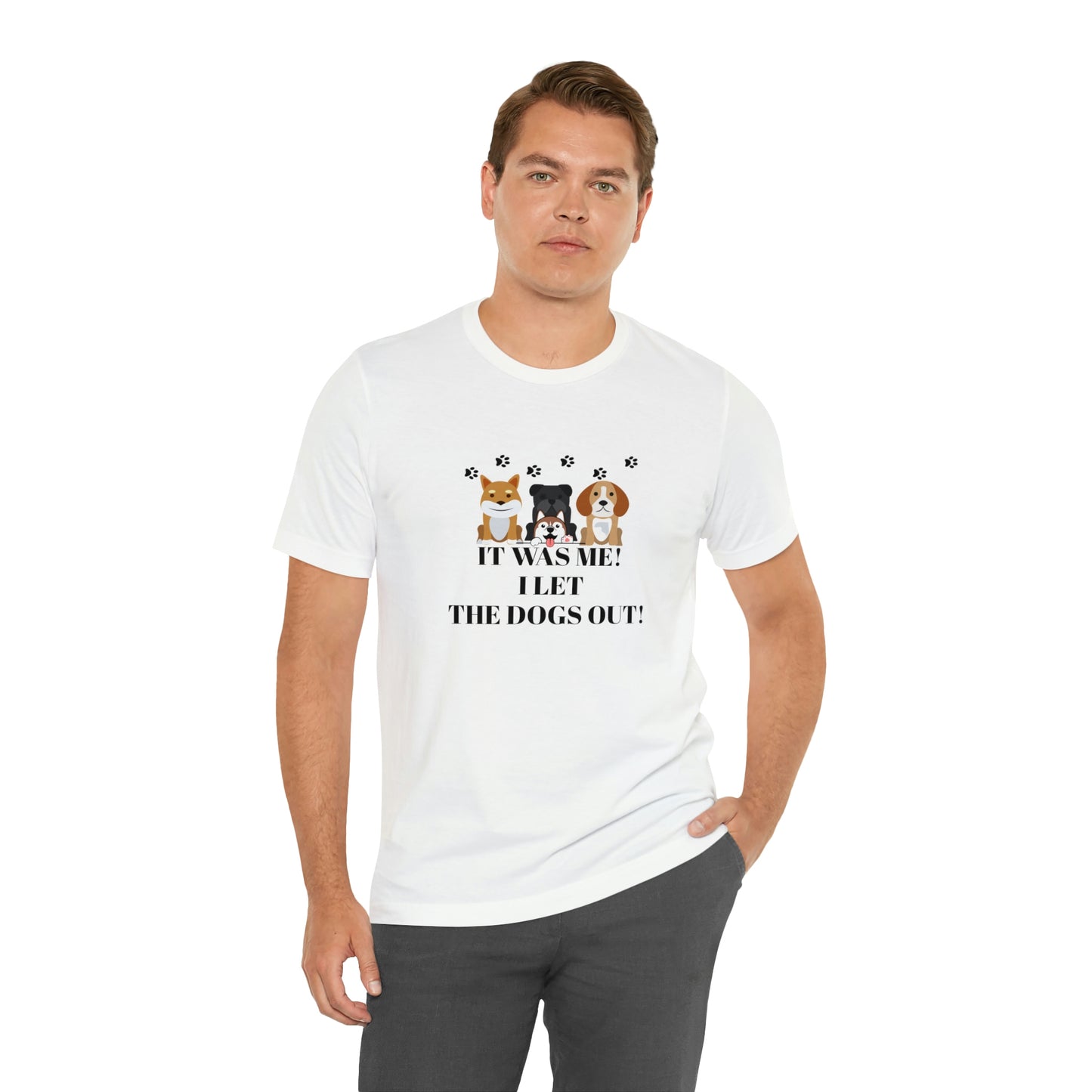 C'ÉTAIT MOI! JE LAISSE SORTIR LES CHIENS ! T-shirt unisexe à manches courtes en jersey