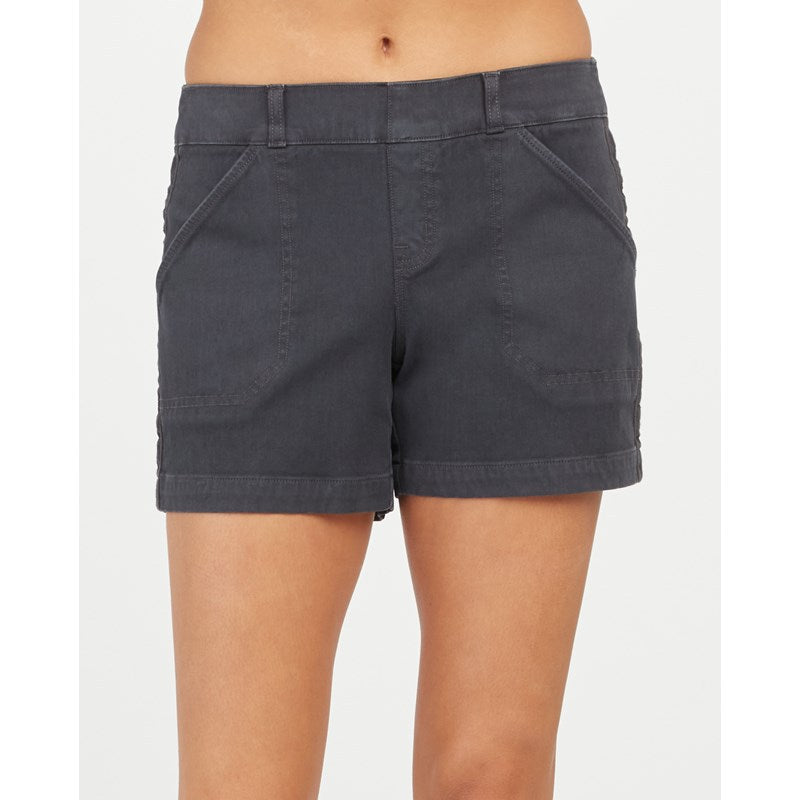 Short classique en sergé élastique pour femme