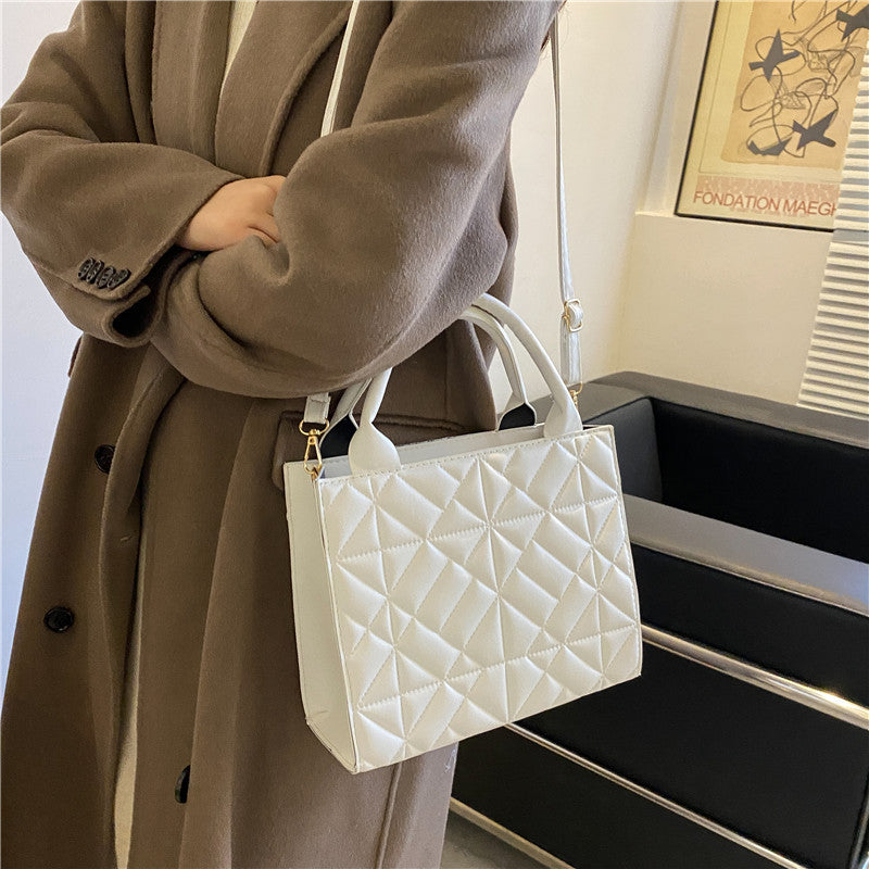 Vireous Diamond Lattice Shoulder Bag