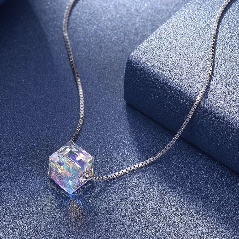 Collier Cube Aurore Boréale Cristaux